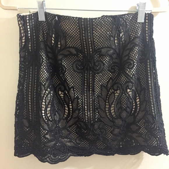 ♻️Mini Skirt W/ FREE Silver Cami - Picture 4 of 4